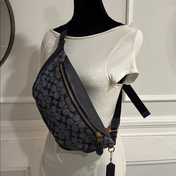 Coach Warren Signature Chambray Pebbled Leather Navy Belt Bag Fanny Pack - Picture 8 of 17